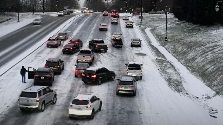 Parts of southern U.S. hit with rare winter storm