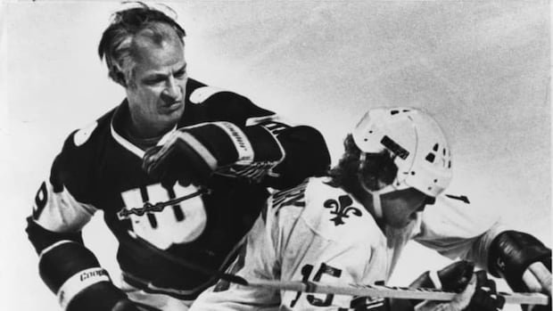 #ElbowsUp: Why have Canadians chosen hockey as the symbol of our national unity?
