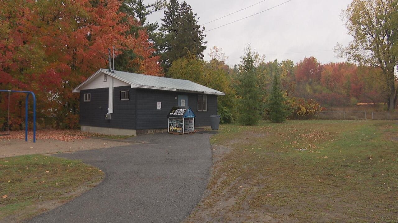 The skate shack at Parc Desnoyers in Gatineau