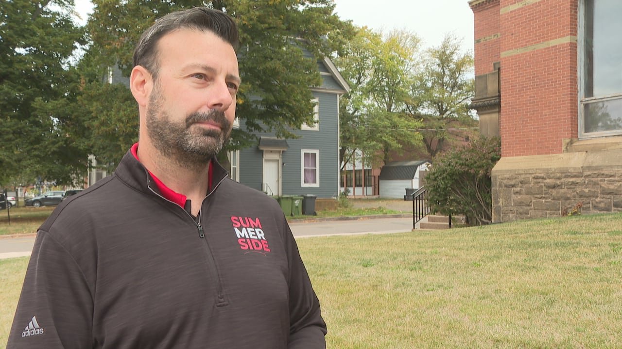 A man in a black shirt that reads "Summerside"