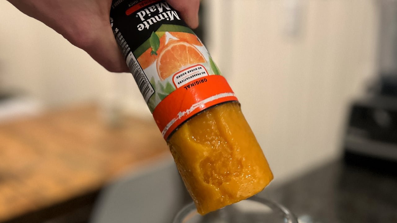 default-354 Frozen juice schllloooorps out of its container.