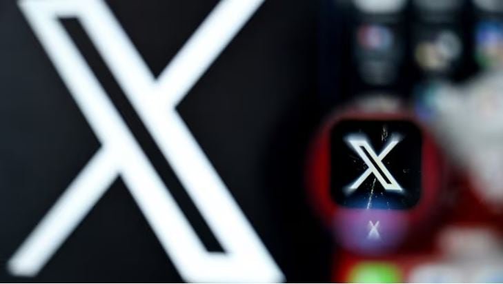 default-1182 A close-up image shows the white “X” logo associated with the social media platform X.